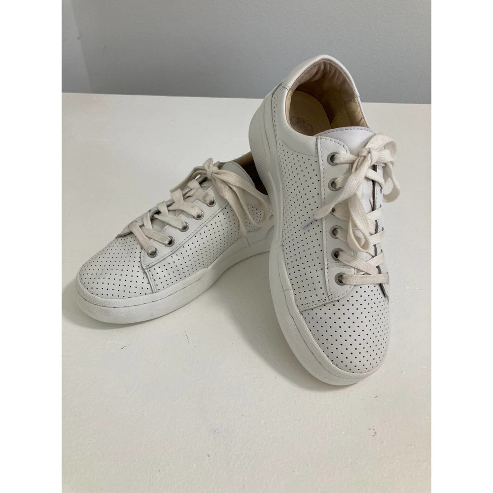 VINCE CAMUTO Size 7.5 Salonee White Leather Sneakers